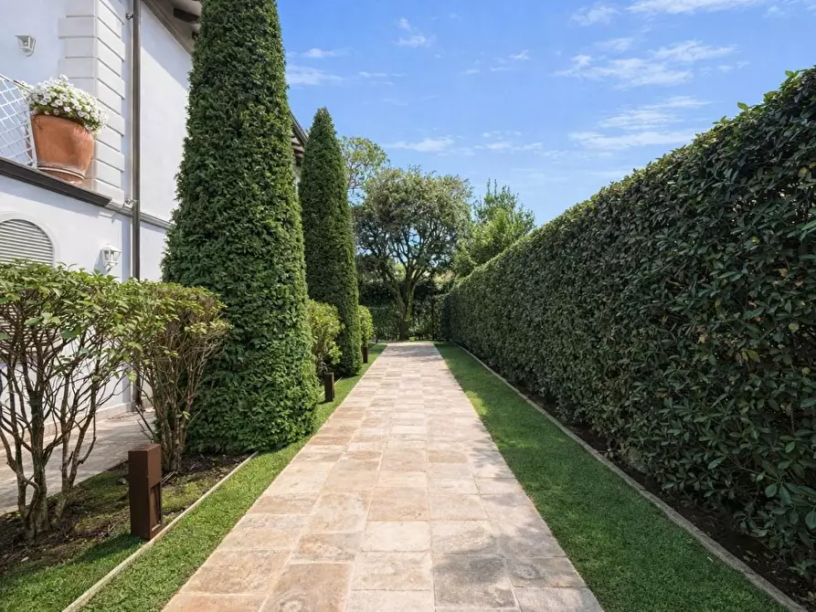 Immagine 3 di Villa in affitto  a Forte Dei Marmi