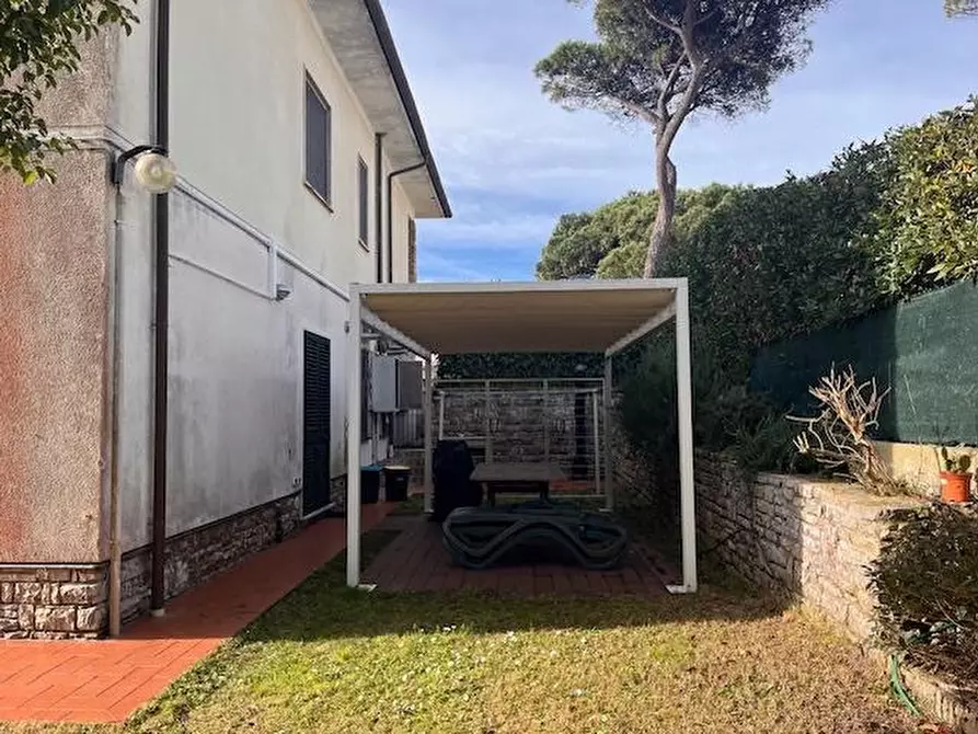 Immagine 11 di Casa bifamiliare in vendita  a Pisa