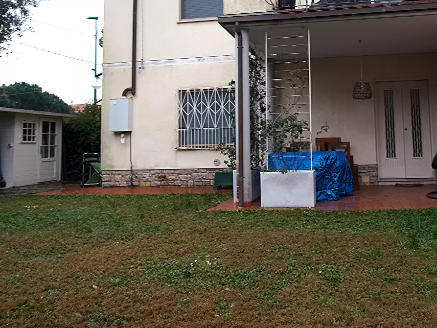 Immagine 10 di Casa bifamiliare in vendita  a Pisa