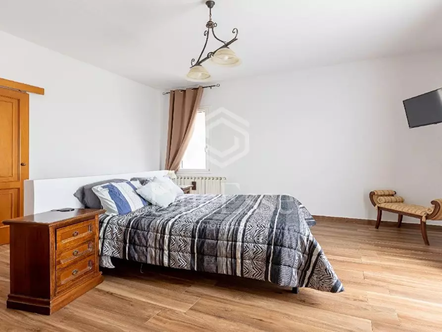 Immagine 15 di Villa in vendita  a Santa Maria A Monte