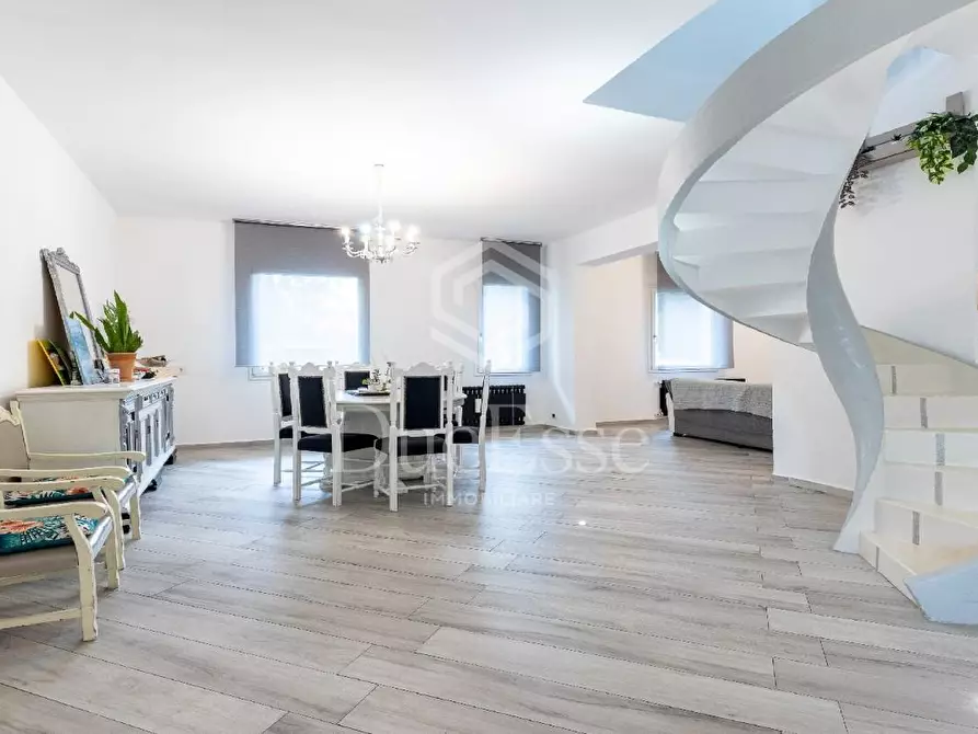 Immagine 5 di Villa in vendita  a Santa Maria A Monte