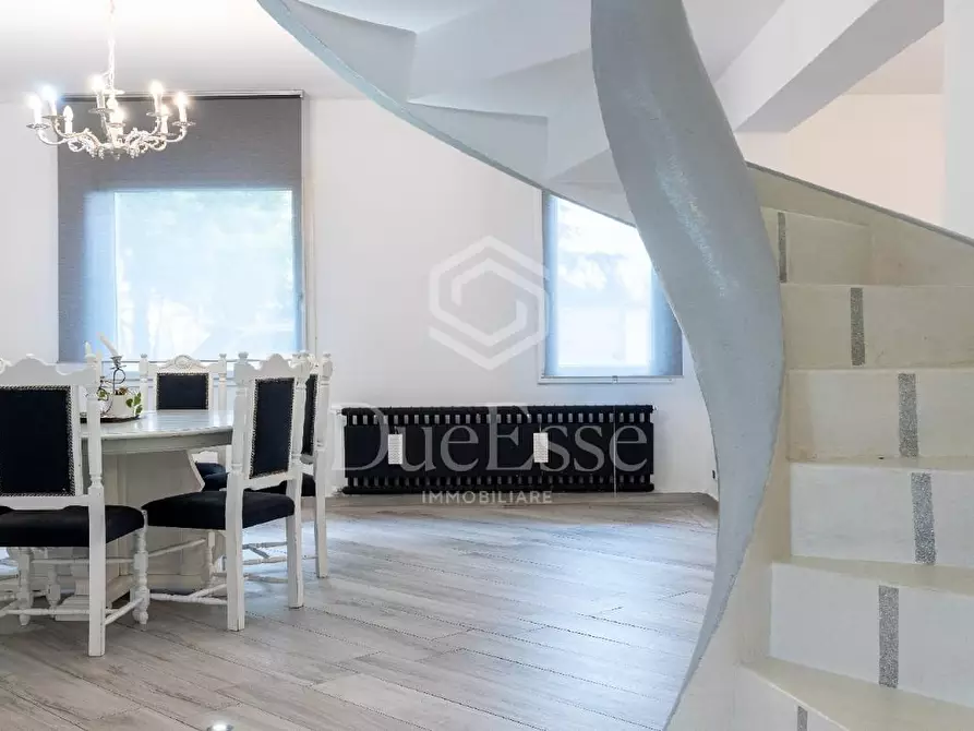 Immagine 4 di Villa in vendita  a Santa Maria A Monte