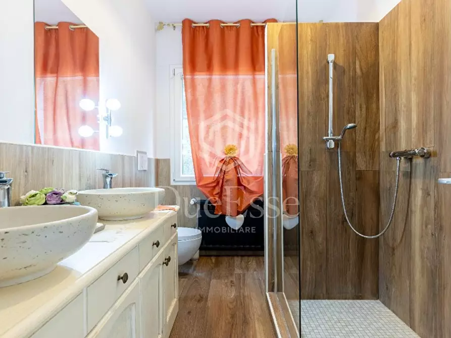 Immagine 13 di Villa in vendita  a Santa Maria A Monte