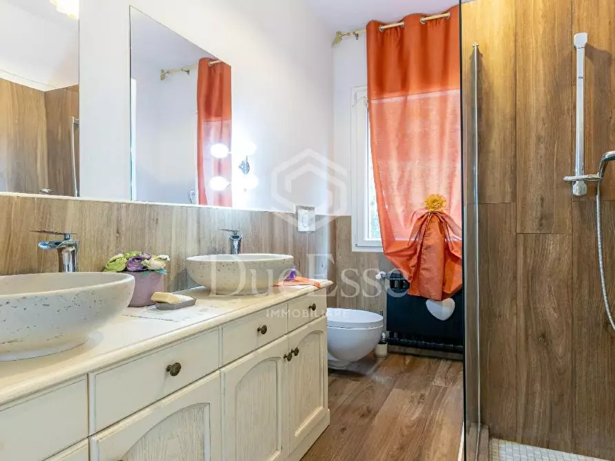 Immagine 14 di Villa in vendita  a Santa Maria A Monte