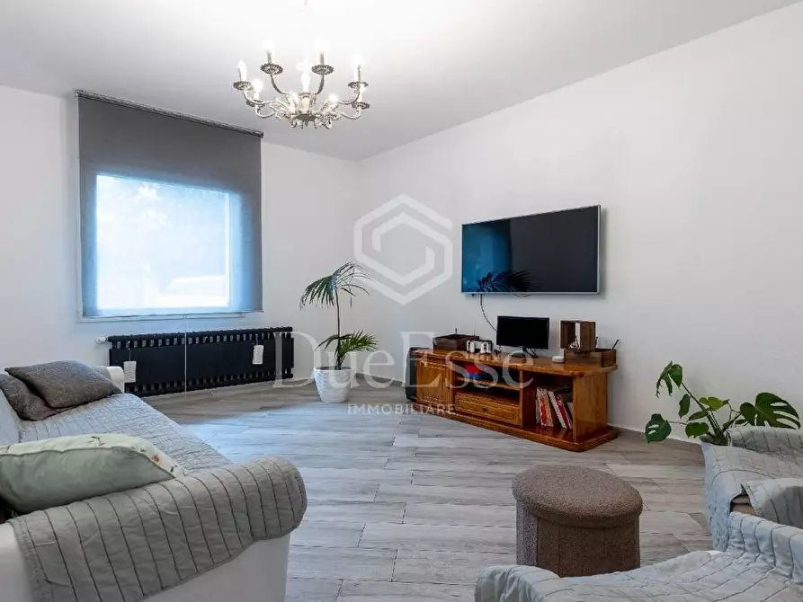 Immagine 2 di Villa in vendita  a Santa Maria A Monte