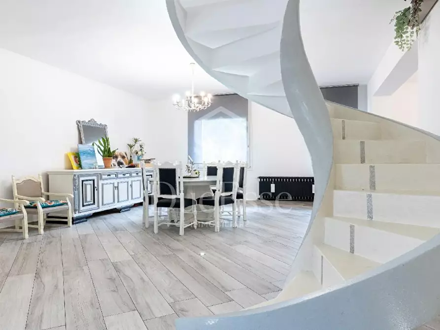 Immagine 7 di Villa in vendita  a Santa Maria A Monte