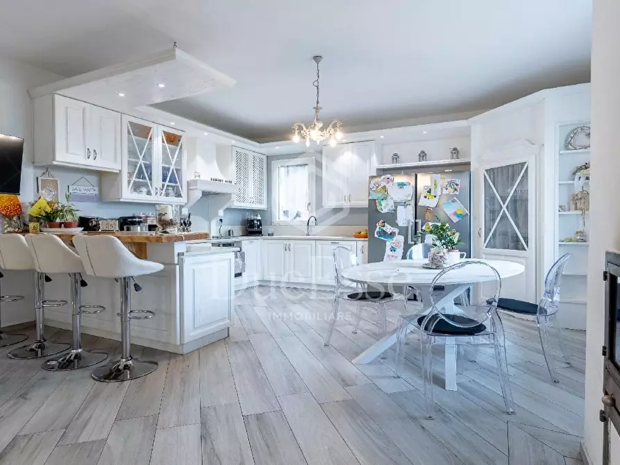 Immagine 9 di Villa in vendita  a Santa Maria A Monte