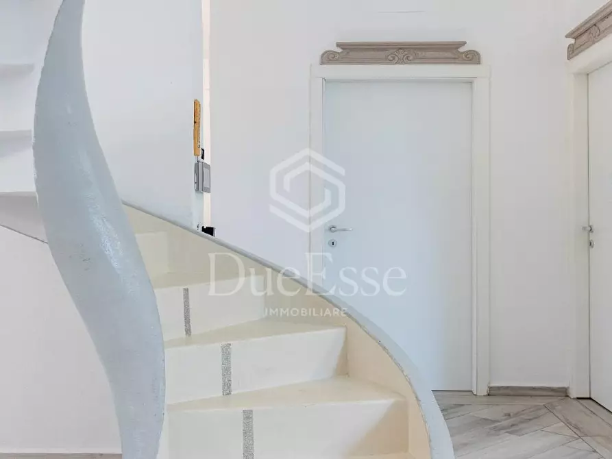 Immagine 12 di Villa in vendita  a Santa Maria A Monte