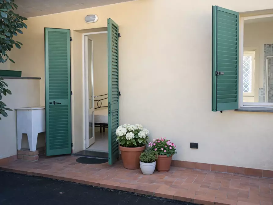 Immagine 5 di Appartamento in vendita  a Lucca