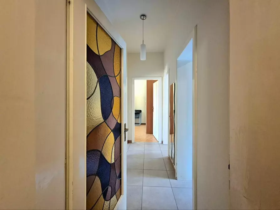 Immagine 11 di Appartamento in vendita  a Lucca