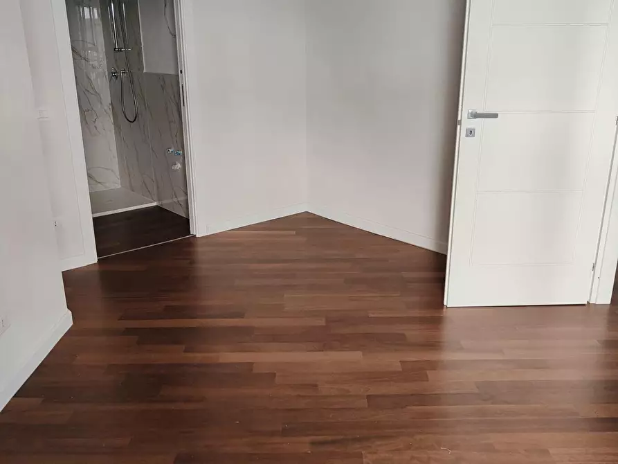 Immagine 5 di Appartamento in vendita  a Livorno