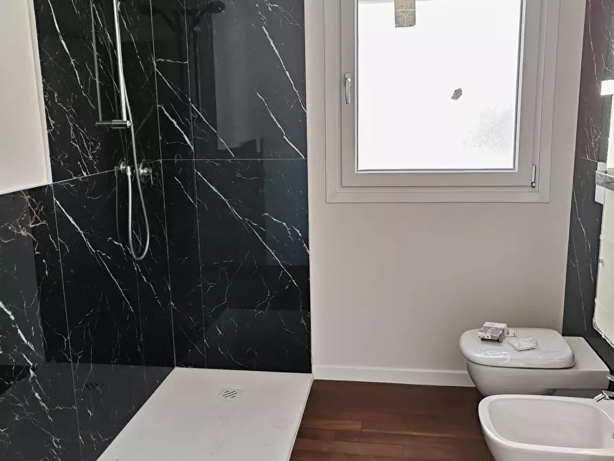 Immagine 9 di Appartamento in vendita  a Livorno