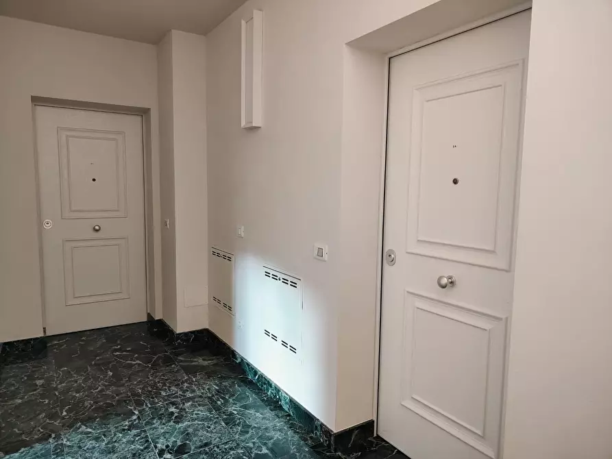 Immagine 11 di Appartamento in vendita  a Livorno