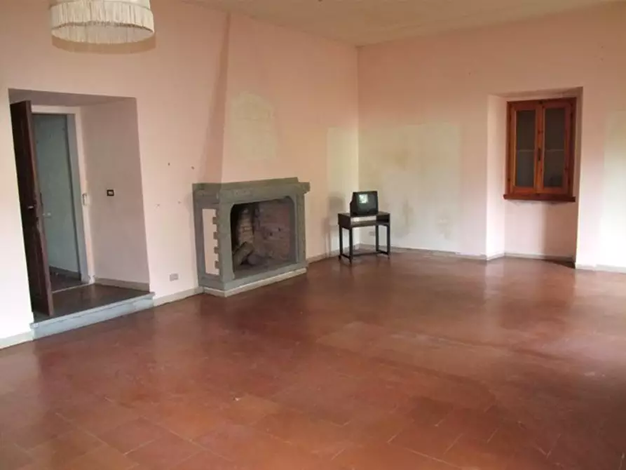 Immagine 10 di Villa in vendita  a Londa