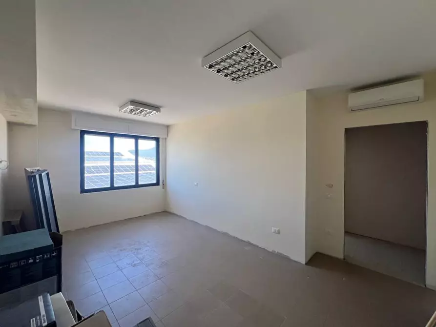 Immagine 20 di Ufficio in vendita  a Pisa