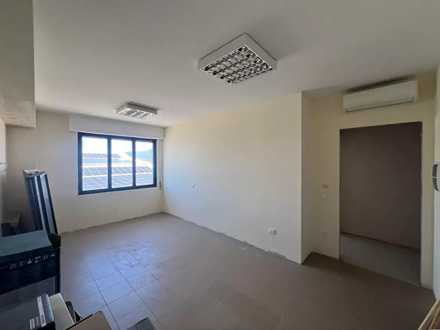Immagine 22 di Ufficio in vendita  a Pisa