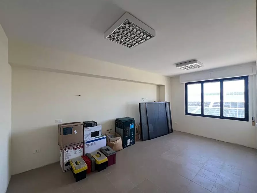 Immagine 10 di Ufficio in vendita  a Pisa