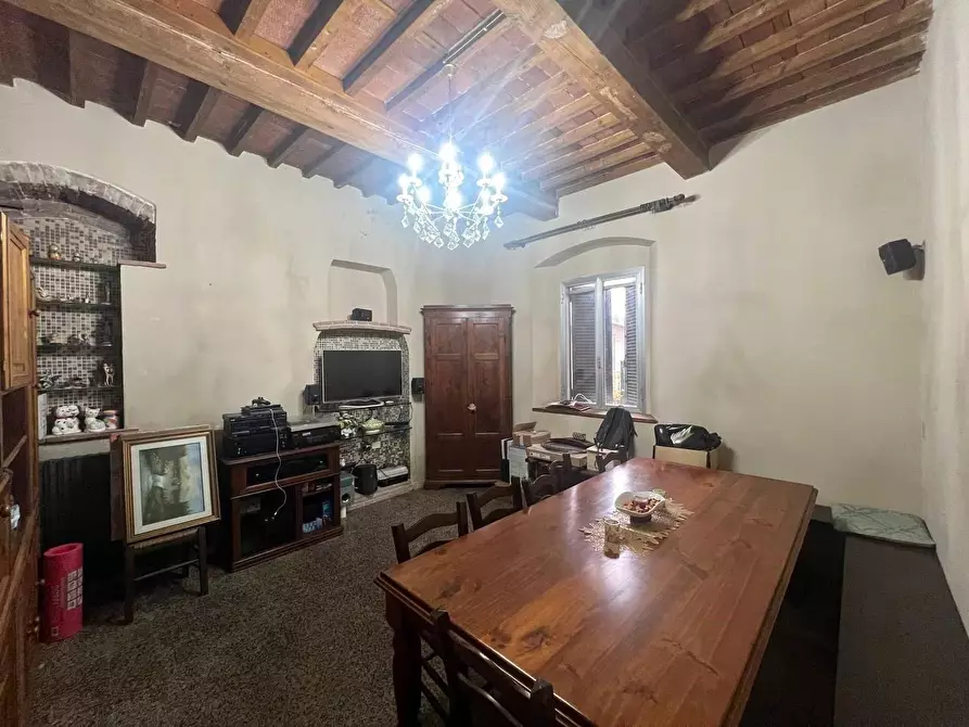 Immagine 5 di Appartamento in vendita  a Lucca