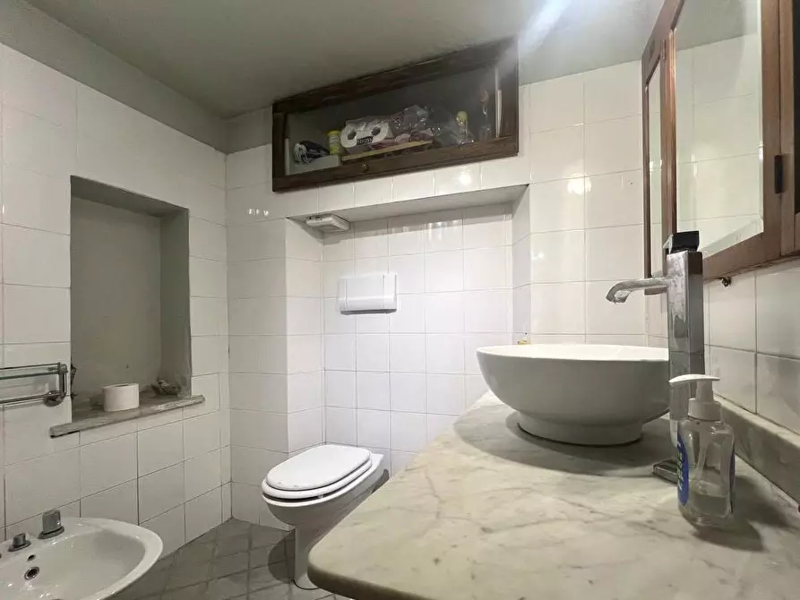 Immagine 28 di Appartamento in vendita  a Lucca