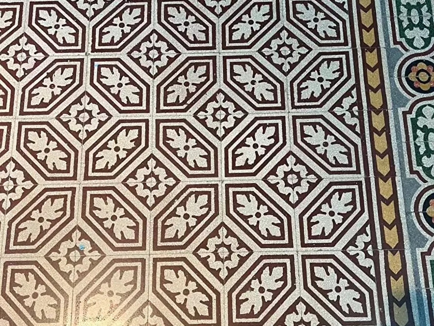 Immagine 12 di Appartamento in vendita  a Lucca