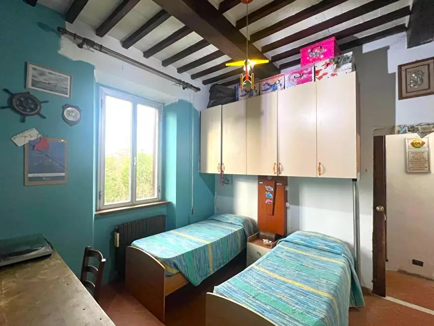 Immagine 17 di Appartamento in vendita  a Lucca