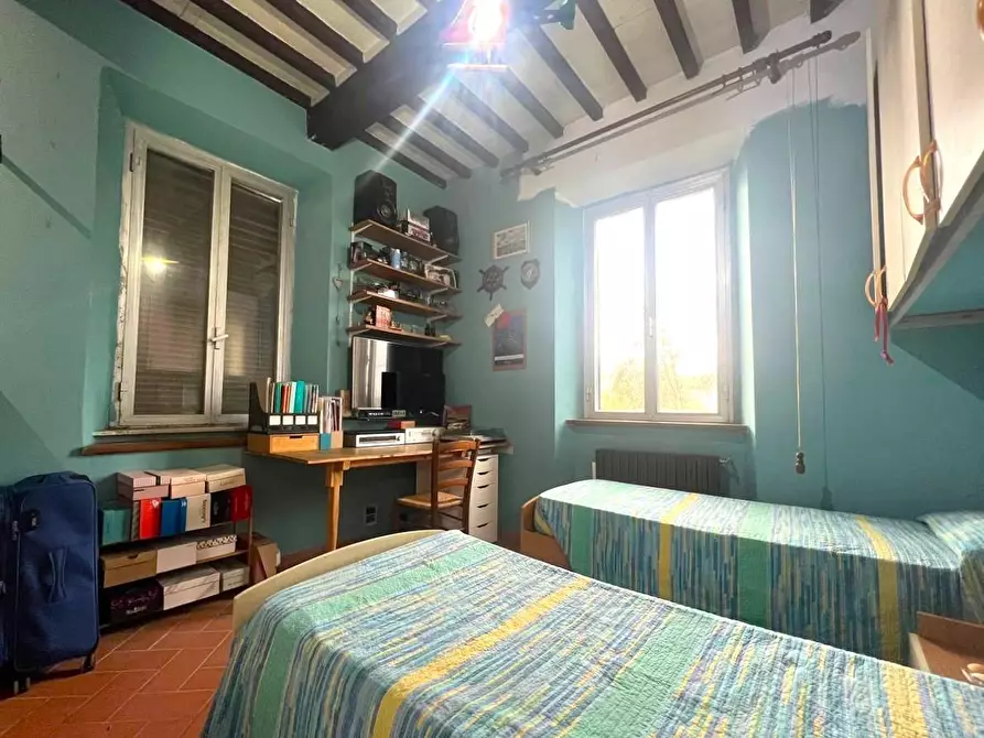 Immagine 18 di Appartamento in vendita  a Lucca