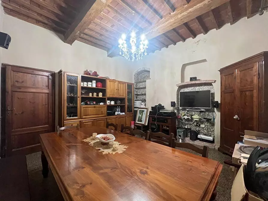 Immagine 4 di Appartamento in vendita  a Lucca