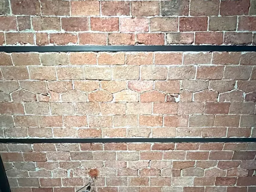 Immagine 21 di Appartamento in vendita  a Lucca