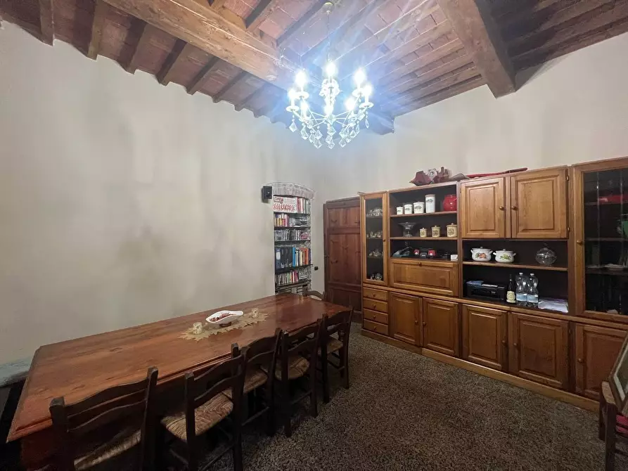 Immagine 6 di Appartamento in vendita  a Lucca