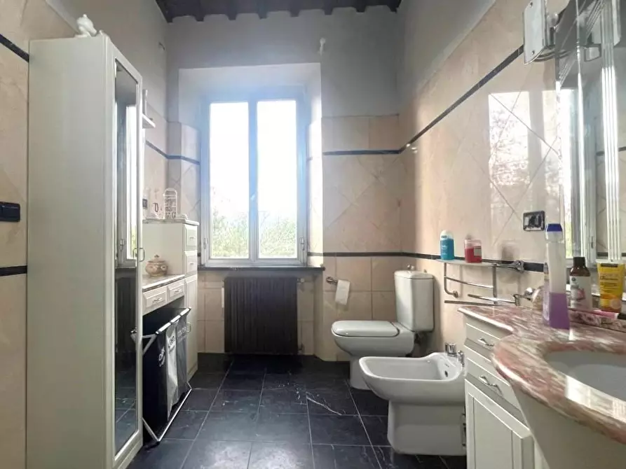 Immagine 15 di Appartamento in vendita  a Lucca