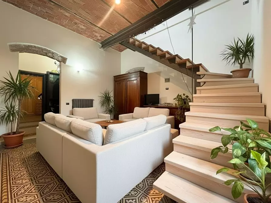 Immagine 4 di Appartamento in vendita  a Lucca