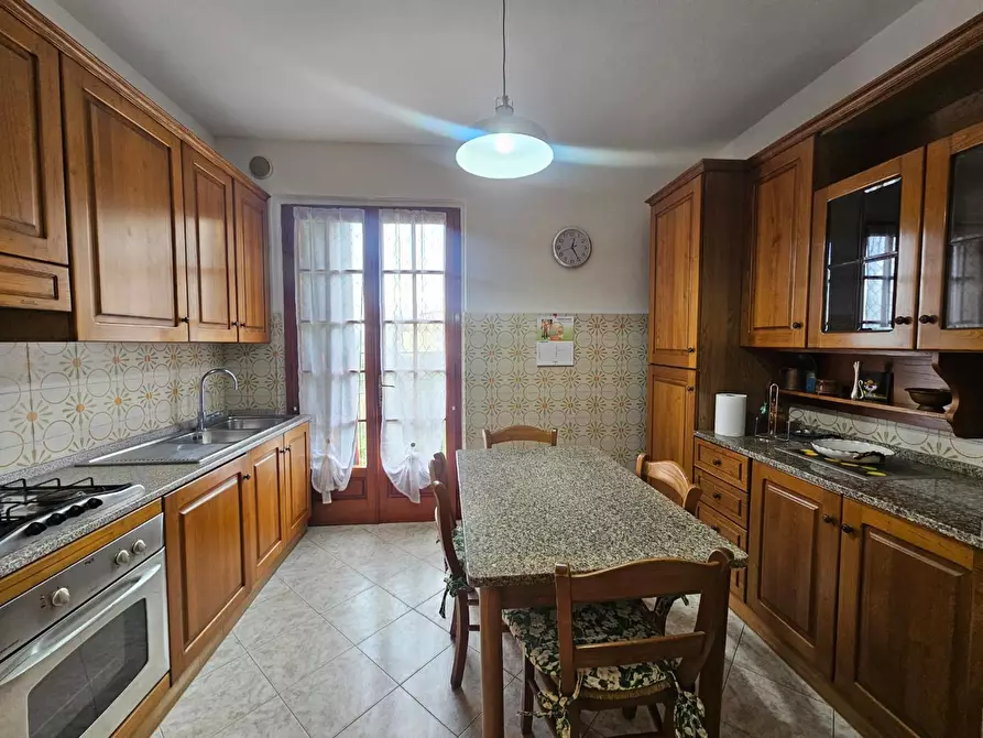 Immagine 6 di Appartamento in affitto  a Crespina Lorenzana