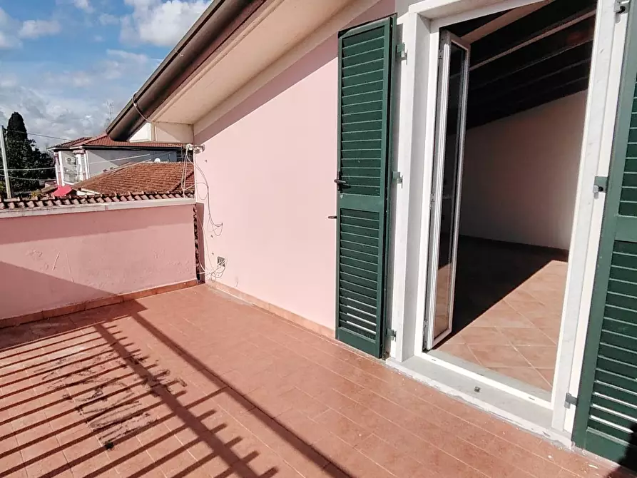 Immagine 18 di Casa indipendente in vendita  a Carrara