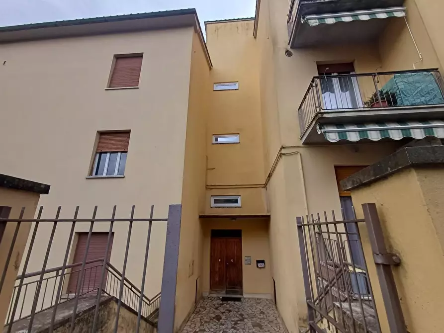 Immagine 21 di Appartamento in vendita  a Siena