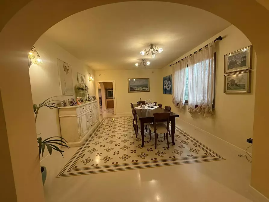 Immagine 1 di Villa in vendita  a Fucecchio