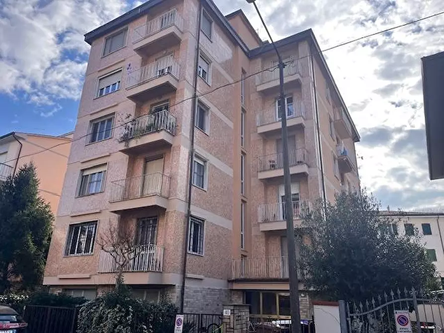 Immagine 1 di Appartamento in vendita  a Pisa