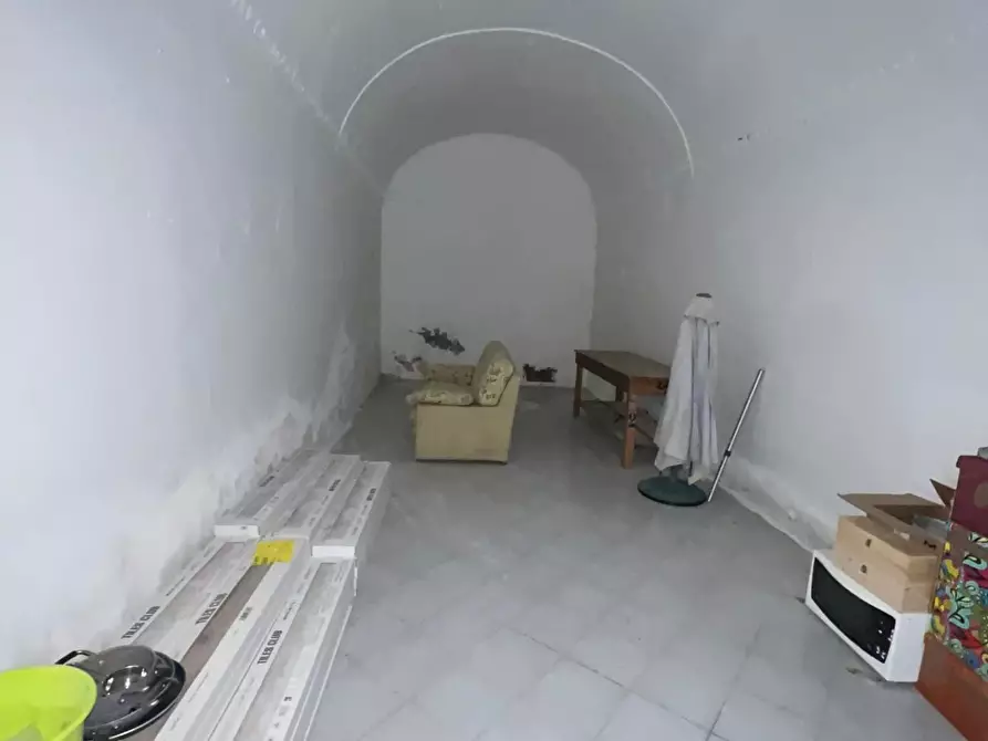 Immagine 3 di Locale commerciale in vendita  a Colle Di Val D'elsa