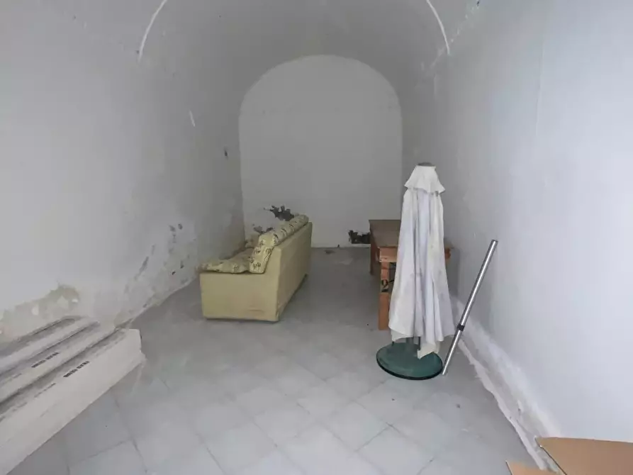 Immagine 4 di Locale commerciale in vendita  a Colle Di Val D'elsa