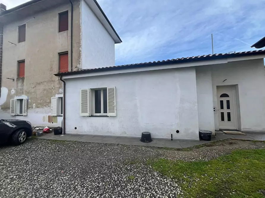 Immagine 13 di Villa in vendita  a Lucca