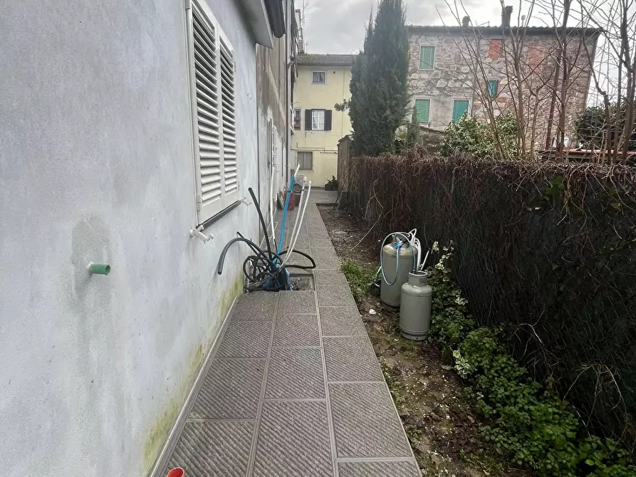 Immagine 18 di Villa in vendita  a Lucca