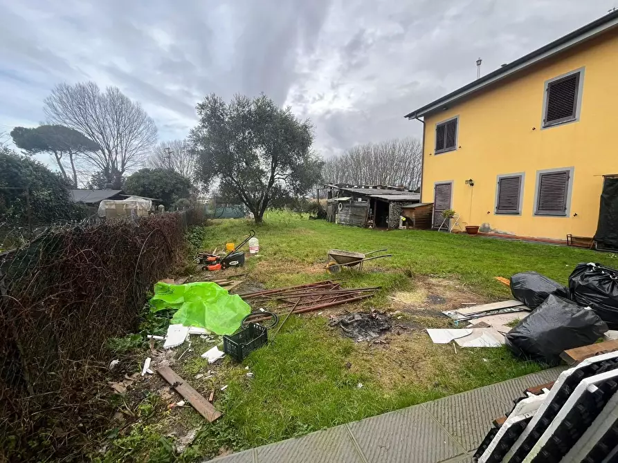 Immagine 16 di Villa in vendita  a Lucca
