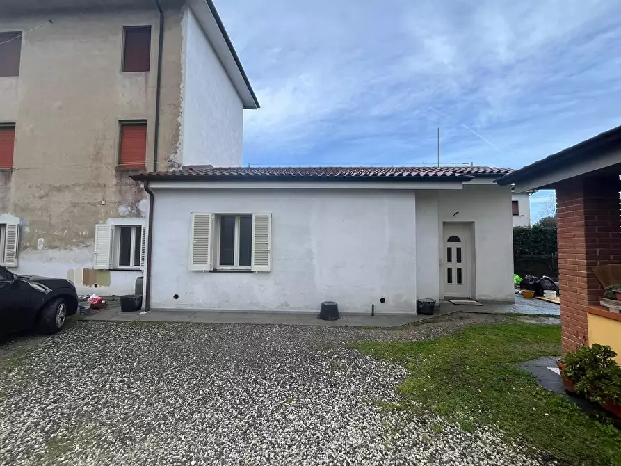 Immagine 12 di Villa in vendita  a Lucca