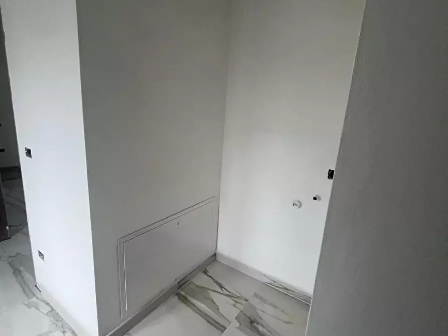 Immagine 3 di Villa in vendita  a Lucca