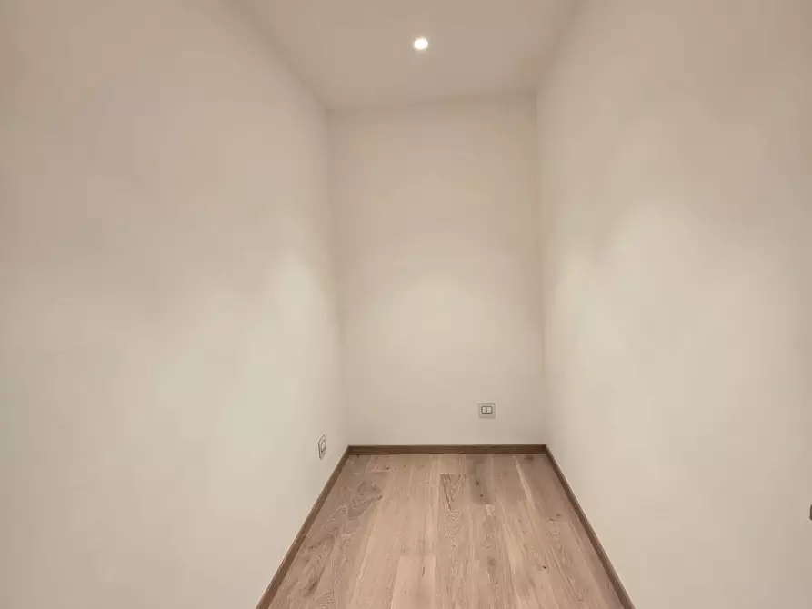 Immagine 21 di Appartamento in vendita  a Viareggio