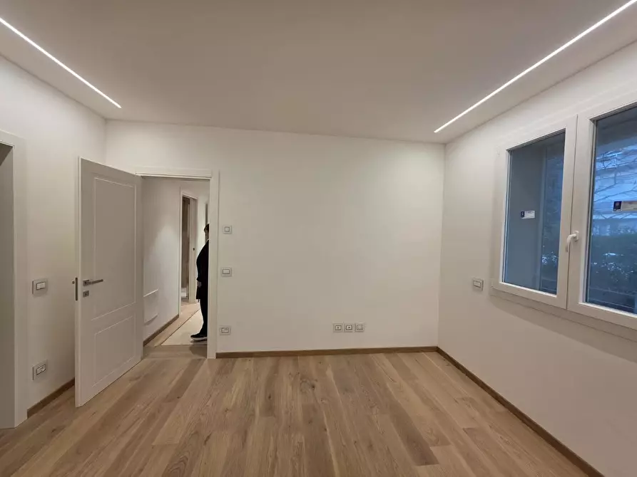 Immagine 24 di Appartamento in vendita  a Viareggio