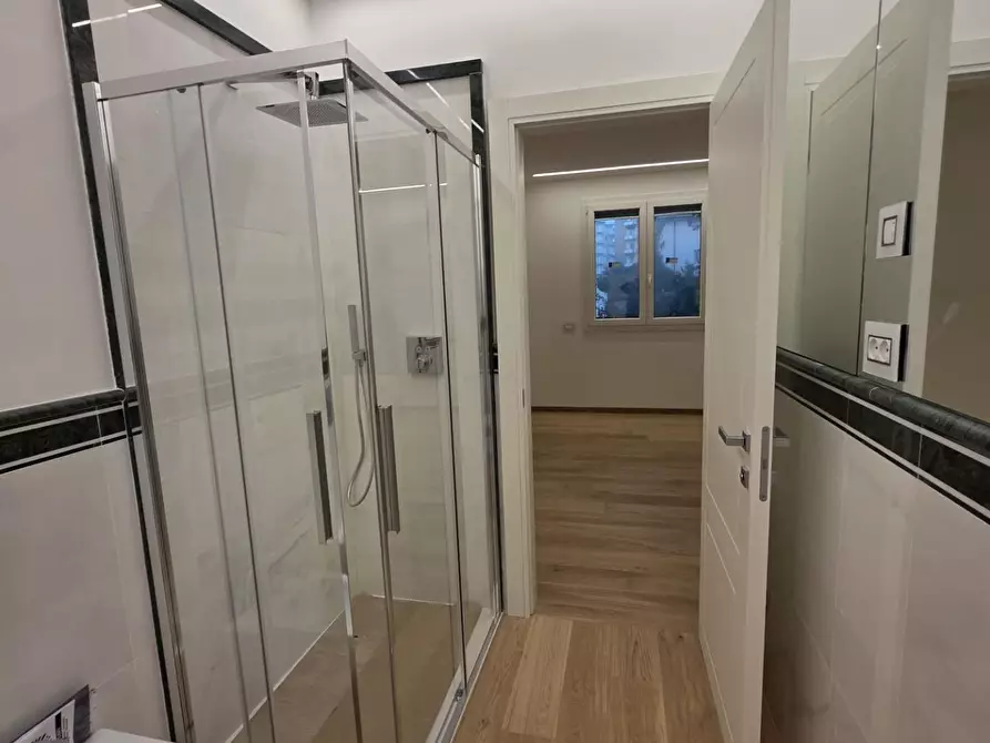 Immagine 31 di Appartamento in vendita  a Viareggio