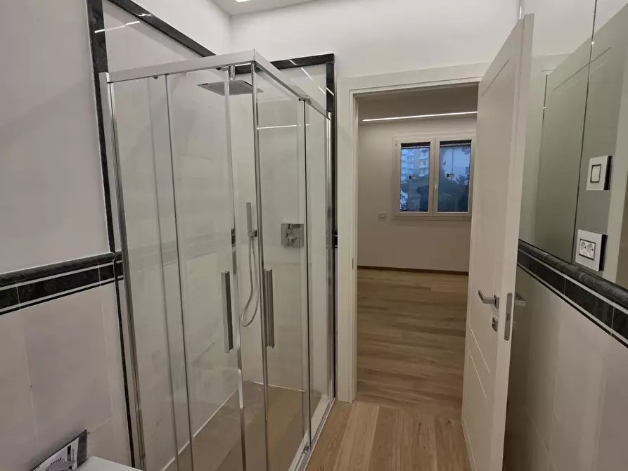 Immagine 30 di Appartamento in vendita  a Viareggio