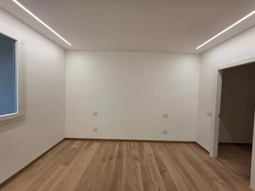 Immagine 23 di Appartamento in vendita  a Viareggio