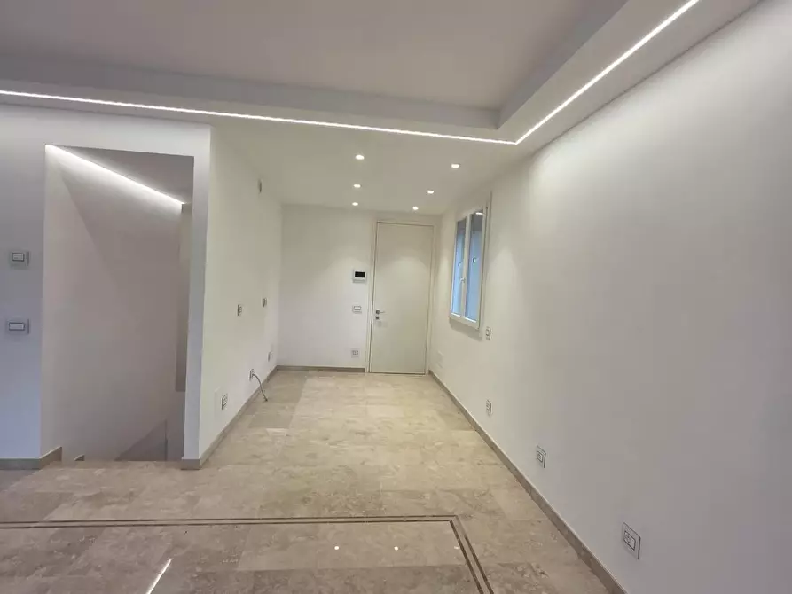 Immagine 6 di Appartamento in vendita  a Viareggio