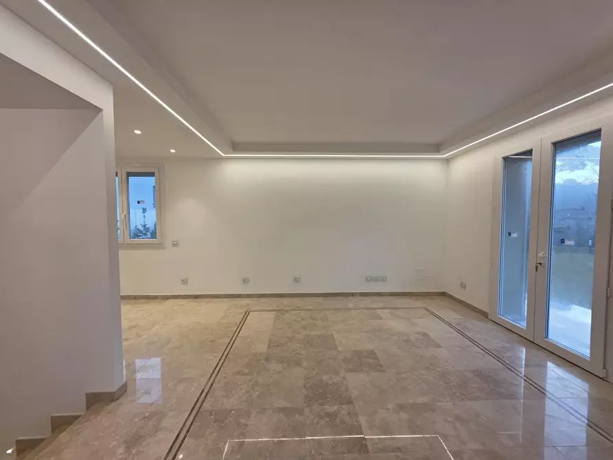 Immagine 7 di Appartamento in vendita  a Viareggio